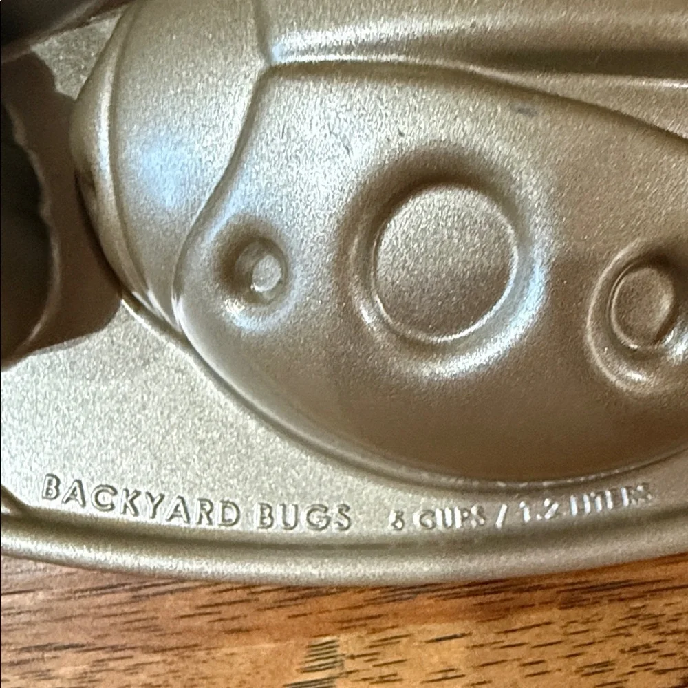 Nordic Ware Backyard Bugs Baking Pan Mini Cakes EUC
